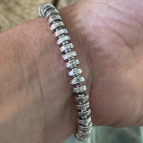 Rain Boutique silver tone leaf stem, feather & bead stretch bracelet - Picture 5 of 6